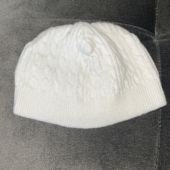 6-9 months cream knit hat 100% cotton in between a white and cream color - Picture 1 of 2